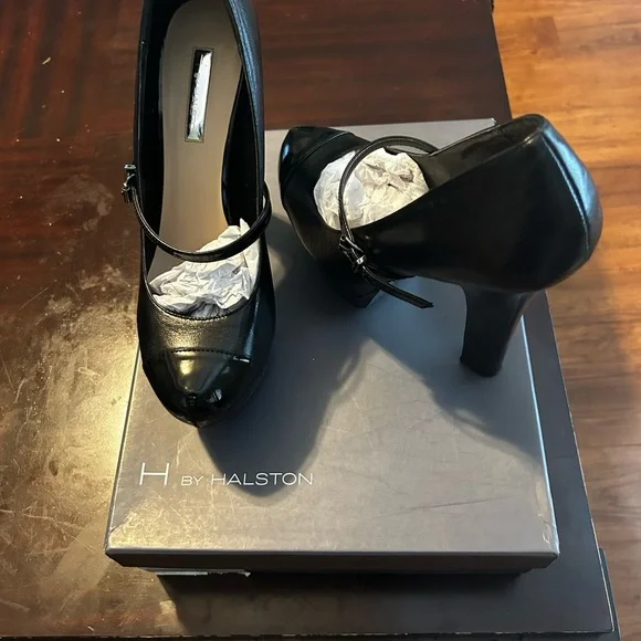H by Halston Vintage Mary Jane Heels. - Picture 6 of 7